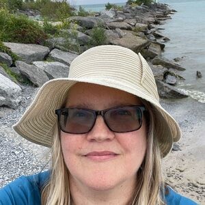 Meet your Posher, Laurie